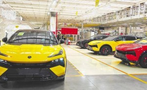 蓮花FOR ME新車集中交付 武漢工廠見證首批車主喜提愛車