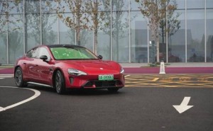 雷軍親測小米SU7 Pro續(xù)航1313公里僅充一次電，用數(shù)據(jù)展現(xiàn)硬實(shí)力