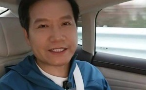 雷军直播回应网暴：小米遭恶意抹黑，盼网友助真相破谣言迷雾