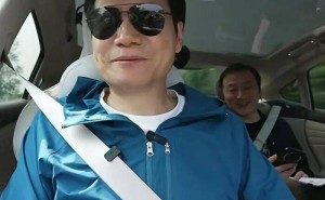 雷军直播辟谣：小米遭网络抹黑，以行动戳穿不实言论还原真相