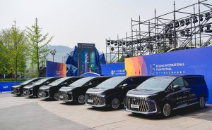 北影節(jié)紅毯星光熠熠，極狐問道V9憑實力成高端出行“隱形頂流”