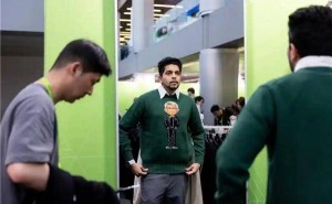 硅谷刮起CEO周边风潮，英伟达黄仁勋毛衣爆火，国内网友盼国内大佬跟风