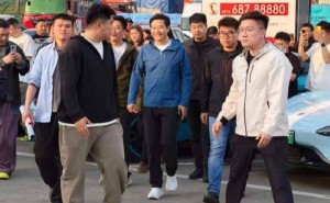 雷军高速服务区被指维权？徐洁云辟谣：实为测试记录数据