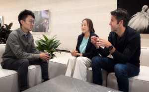 苹果新CEO接棒前夕：与John Ternus畅谈AI与iPhone未来走向