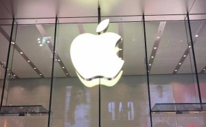 库克卸任特努斯接棒，4万亿美元苹果帝国能否借AI续写辉煌？