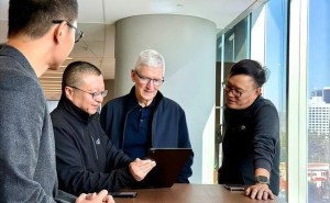 库克卸任苹果CEO：15年掌舵市值飙升13倍，新帅能否续写传奇？