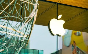 库克谢幕苹果舞台，特努斯接棒开启AI时代新征程