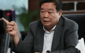 曹德旺盛赞曹晖：接棒福耀开启“二次创业” 新技术研究更深入