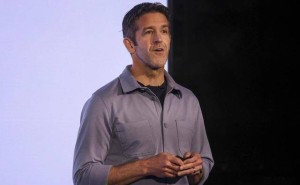 科技巨头变局：苹果换帅、华为涨价、谷歌AI激战，新十年谁主沉浮？