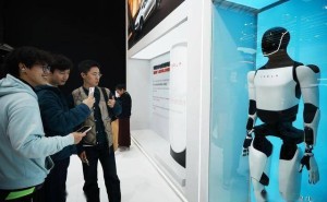 特斯拉250亿美元押注AI与机器人，马斯克：Optimus引领科技新未来