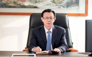 75岁烟台首富王伟修：万亿光模块巨头背后，财富跃升与隐忧并存