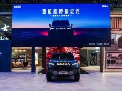 猛士M817 Ultimate登場！華為智駕加持，硬派越野開啟智能新境界