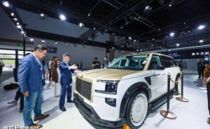 邁莎銳攜超奢改裝版極氪9X亮相北京車展，270萬起售引全球超豪華市場關注
