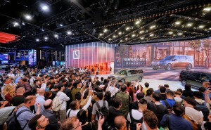 極氪車展展豪華陣容 自主高端品牌開啟技術體系競爭新篇