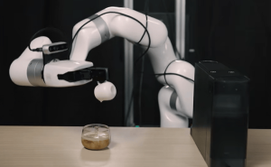 云启顺为等资本联手，清华团队创业打造家庭机器人新势力破壳机器人