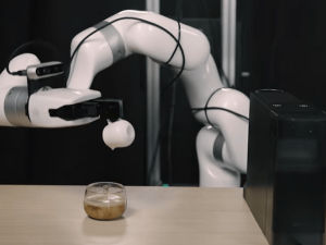 云啟順為等資本聯手，清華團隊創業打造家庭機器人新勢力破殼機器人