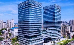 湖南前首富陈邦：眼科扩张遇阻，个人地产投资“火力全开”？