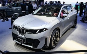 2026北京車展寶馬新iX3登場！長軸距大空間，800V平臺續航超900公里