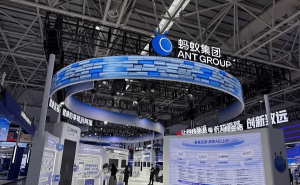 上海微住数字峰会发布D6终端：以AI核身技术助力公安旅业数字化合规升级