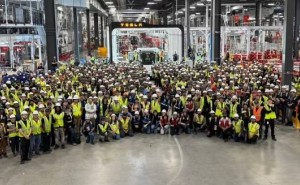 遲到近十年終量產下線，特斯拉Semi能否攪動電動重卡市場風云？