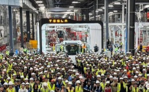 特斯拉Semi卡車量產新突破：高產能線投產，重塑電動卡車市場格局