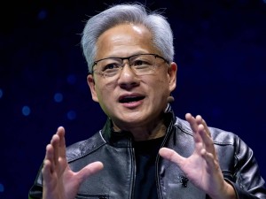黃仁勛硬核反駁AI末日論：少談科幻多做事，AI將掀起工業革命浪潮