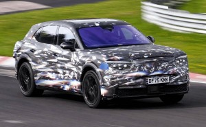 賓利首款純電SUV紐北測試中：車長近5米，年內發布或共享保時捷技術
