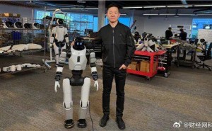 贾跃亭履新FF全球CEO，发布三大EAI机器人，回应质疑称只为造车成功