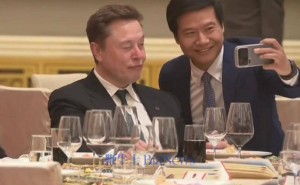 晚宴互动趣事多：雷军主动找马斯克合影 库克也现身同框留念