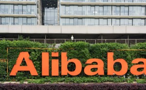 阿里财报亮眼股价上扬，CEO吴泳铭：AI基建投入远超3800亿