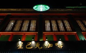 星巴克新帅倪睿安掌舵后三次裁员，出售中国业务，战略调整能否重回增长？