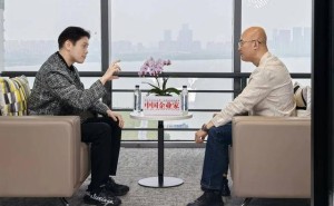 从村头借钱的穷孩子到科技巨头掌舵人,俞浩:自卑中破茧,苦难里逆袭