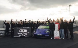 小米SU7 Ultra纽北纪录被保时捷超越 雷军祝贺并表态:向保时捷学习争取再超越