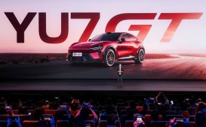 小米YU7家族闪耀登场!YU7 GT纽北称王,标准版23.35万起开启新征程
