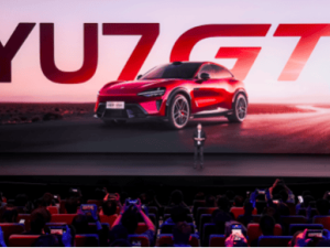 雷军携小米YU7家族强势登场！YU7 GT登顶纽北，YU7标准版挑战Model Y