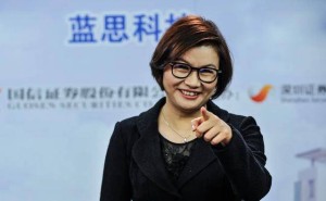 蓝思科技：从亏损到转型求变，“玻璃女王”周群飞如何布局新赛道？