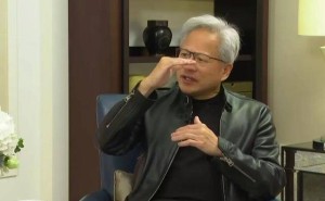 黄仁勋驳“AI致裁员论”：称部分CEO说法懒惰且不负责任