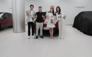雷军舒淇携手交车小米YU7 GT 6台新车交付 车厘子红配色成热门之选