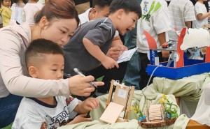 江汉二桥幼儿园六一游园会：荆楚美食游戏里 萌娃乐享家乡文化韵