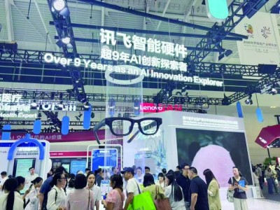 2026智博会“海陆空”机器人齐聚 消费级AI产品涌现 见证AI落地新图景