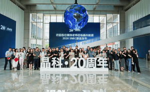 晶科能源新CEO首秀：飞虎5组件700W功率领航，智慧光储生态全场景覆盖