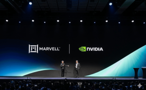 黄仁勋Marvell CEO共话AI未来：算力之后连接成关键 铜光并用成趋势