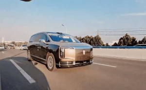尊界V800无伪装测试车现身！百万级国产大MPV对标埃尔法