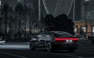 新能源车迭代加速:技术变革与市场博弈下,消费者如何理性选车?