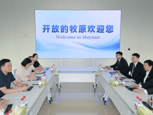 东方希望集团董事长刘永行率队到访牧原，共探生猪养殖创新发展路径