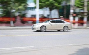 夏天开车必看！改掉这些小习惯，快速降温还省油，舒适又省钱