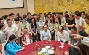 股东会前夜晚宴现“去酒化”现象，贵州茅台董事长陈华：公司健康，目光需长远