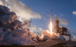 SpaceX上市创纪录，马斯克引领太空新赛道，中国低轨星座如何迎头赶上？