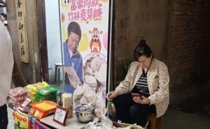 雷军盐城行体验早茶文化，商家紧跟潮流推出“同款”引关注