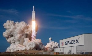 马斯克身家飙至1.2万亿美元创历史，SpaceX市值反超台积电跻身美股前列